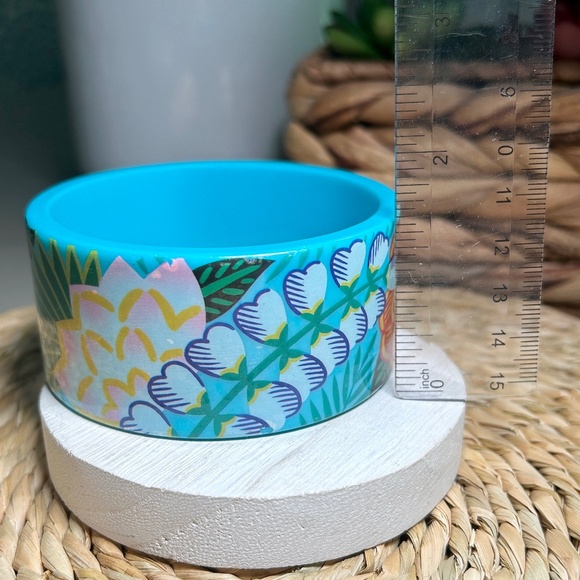 Vintage Tropical Beauty wide acrylic bangle bracelet. - Picture 3 of 9